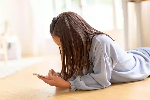 ネッ友がいる小中学生は7割以上！デジタルネイティブ世代が個人情報を教えちゃう割合が多すぎて心配なんですけど！