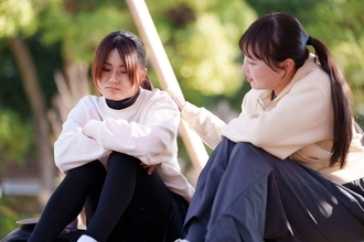 人に囲まれているのに孤独に苦しむ未来が待ち受ける…一見､社交的で｢他者を助けずにはいられない人｣の苦悩