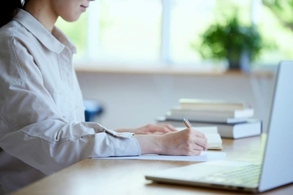 ｢お母さんのことは嫌いじゃないよ､だけど…｣金の無心ばかりする母にAIが書いた"22歳娘からの手紙"の中身