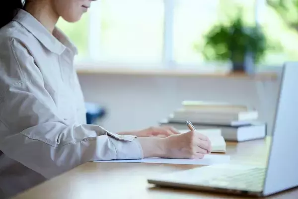 ｢お母さんのことは嫌いじゃないよ､だけど…｣金の無心ばかりする母にAIが書いた"22歳娘からの手紙"の中身