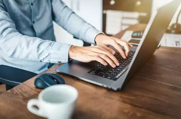 「決断が遅いうえにブレブレの人はこれが圧倒的に足りない…自信と行動力がみなぎる“毎日の言語化習慣”」の画像