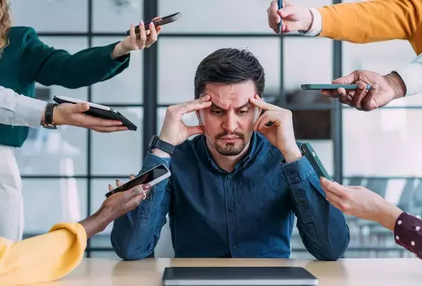 「｢会議中にメモをとらない｣は怠慢ではなかった…若手社員が進んでメモを書くようになった上司のすごいひと言」の画像