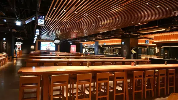 大阪駅直結なのに､日本人も外国人客も来ない…開業1年で｢廃墟フードコート｣と呼ばれたピカピカ新施設の悲劇【残念なタテモノ3選】