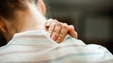 「1日1回･3歩で｢体バキバキ｣が改善…整体師が｢肩こり･腰痛に効果的｣と語る｢ヤンキー座り体操｣の中身【コリ解消3選】」の画像2