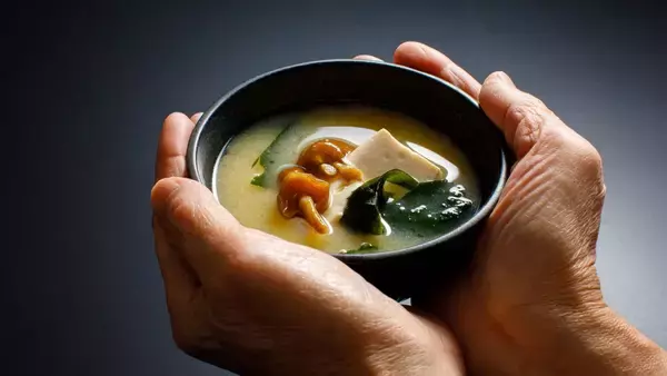 「だから朝イチのヨーグルトは効かない...内科医が「免疫力を高める納豆・ヨーグルトを食べるタイミング」【健康×発酵食品3選】」の画像