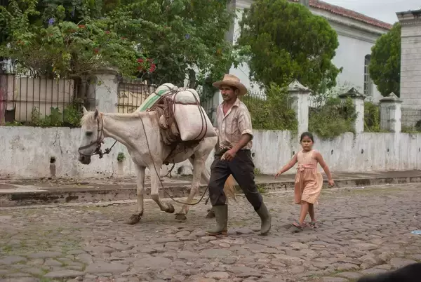 「｢殺人発生率ワースト1位｣の治安がみるみる改善…｢世界一危険な国｣を変えた44歳大統領のしたたかな手腕」の画像