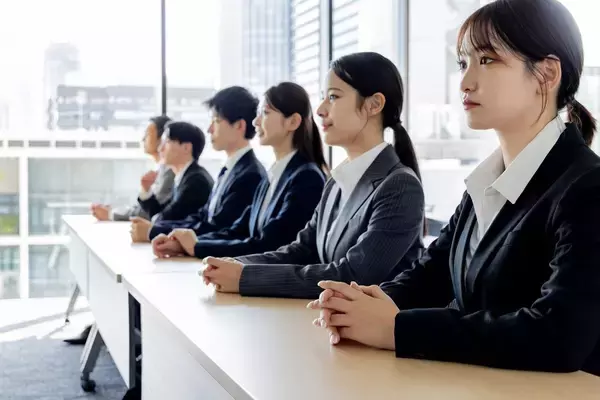 みんなでリクルートスーツを着る日本の就活は大正解…｢新卒一括採用は廃止すべき｣論のウソを暴く