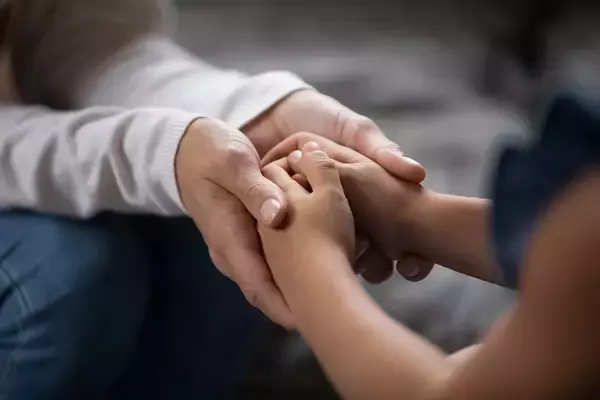 叱るのも励ますのも逆効果…子供が｢死にたい｣と打ち明けてきたとき親が最初に言いたい"12文字の言葉"