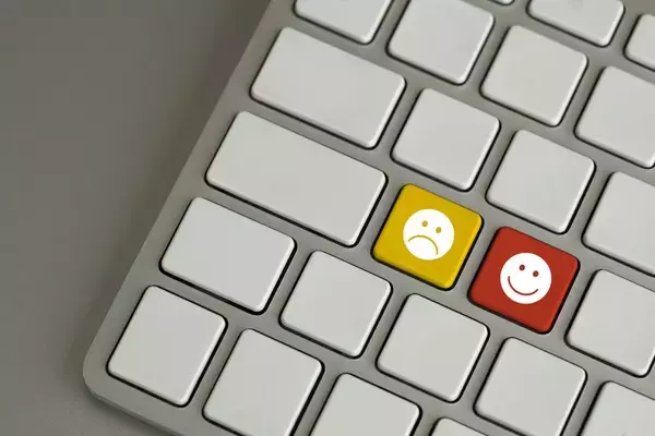 絵文字を送るよりずっと効果的…仕事のデキる人が｢3回に1回｣メール･チャットの文末に入れているひと言