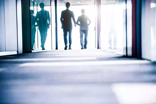 「｢A案とB案どちらにしますか｣と提案する人は三流…話が通じない上層部が"ちゃぶ台返し"をする本当の理由」の画像