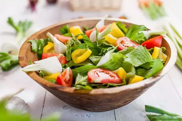 サラダにスプーンひとかけだけ…アルツハイマー型認知症の改善とダイエット効果が期待できる"超優秀食材"