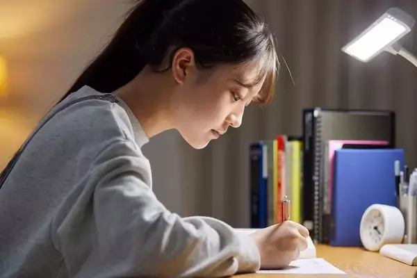 「｢A判定を取る自分｣を想像すると成績は落ちる…実験で判明｢成績が上がった生徒が思い描いたもの｣」の画像