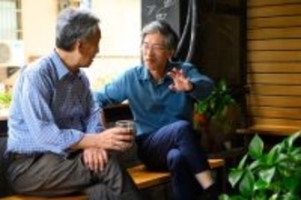 佐藤優｢自虐的な不健康自慢を大いにすべし｣…50歳以降の同窓会が60歳以降の幸福度を左右するワケ