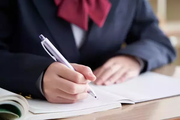 わが子が制服のスカートを｢穿けないの｣…｢家に帰るまでトイレは我慢｣子どもの"苦悩"を知った小児科医の行動