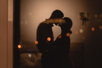 ｢見た目は普通のオジサン｣なのに…38歳資産家令嬢を沼らせた"さえないアラフィフ夫"の知られざる裏の顔