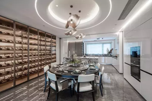 フォアグラでもトリュフでもない…富裕層のホムパで500万円ワインの隣に並ぶスーパーで300円の"おつまみ"