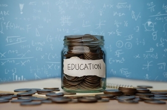 まだ日本人は｢貯金は安心｣と思っているのか…元外資系投資銀行のママがスーパーで子どもに教えていること