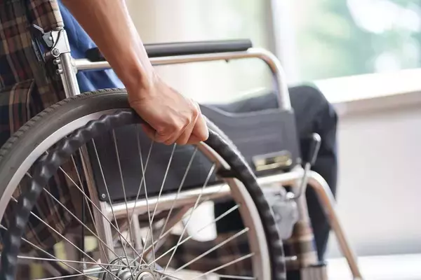 「脳出血で｢あーうー｣さえ発さぬ66歳夫が冗談を言えるまでに…仕事と最愛の夫の自宅介護を両立した妻の凄腕」の画像