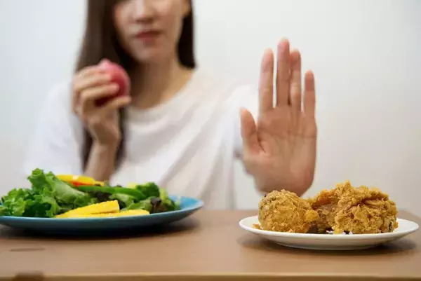 「｢カロリー｣より｢食事時間｣が重要だった…医学部教授が実践した｢体重と血糖値を劇的に改善する食べ方｣」の画像
