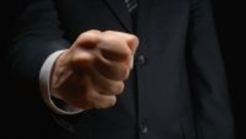 ｢警察を呼びますよ｣は逆効果…｢慰謝料払え｣｢土下座しろ｣と怒鳴るモンスター客を撃退する"スマートな返し"