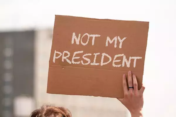 「なぜトランプは安倍晋三を信頼したのか…超異例の大統領就任前の会談を大成功に導いた｢PPAP｣と｢朝日新聞｣」の画像