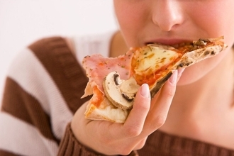 たったこれだけで｢食べすぎ･飲みすぎ｣を抑えられる…ダイエット効果が見込める“最初の一口”の取り方