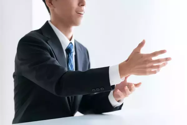 「相手のパートナーを｢旦那さん｣｢奥さん｣と呼んでいいのか…会話のプロが提案する万能な"言い換えワード"」の画像