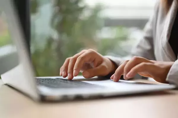 自分の悪口を書いたメールが誤送信されてきた…｢避けられない批判をどうするか｣ブッダの明快な教え