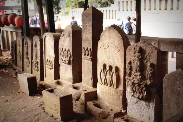 「渋谷駅から徒歩5分に｢カワイイけど怖い｣石像がズラリ…大都会の知る人ぞ知る｢異界スポット｣の正体」の画像