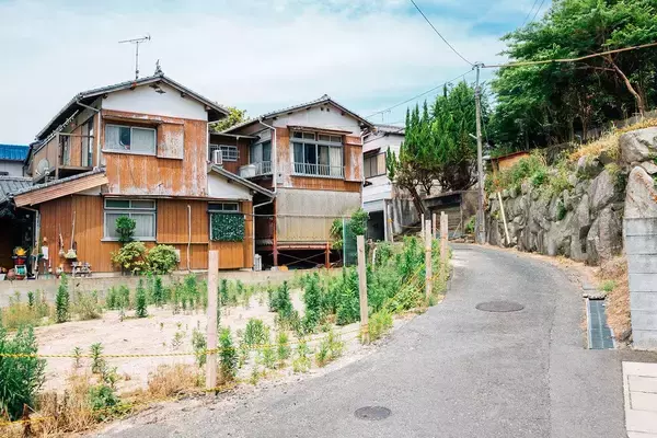「実家の相続で｢数百万円｣得する人損する人…放置して維持費･固定資産税に喘ぐ人が知らない期間限定"特例"」の画像