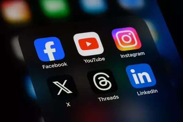 ｢財務省解体｣と検索しただけでスマホが一変…記者が驚愕｢キャンプ動画だらけだったYouTubeを翌朝埋めたモノ｣