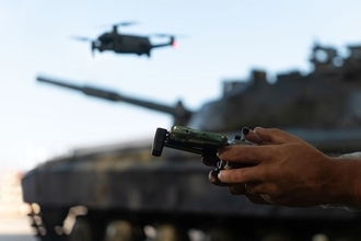 中国の｢ドローン100機の群れ｣を迎え撃つ…元戦車連隊長が｢切り札｣に挙げるナポレオン時代からある砲弾の名前
