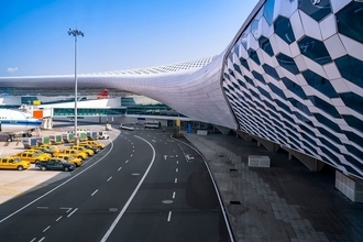 ｢年末年始は海外旅行｣が30%増…エルメスでもディオールでもない､富裕層が空港の待ち時間でお金を落とす"場所"