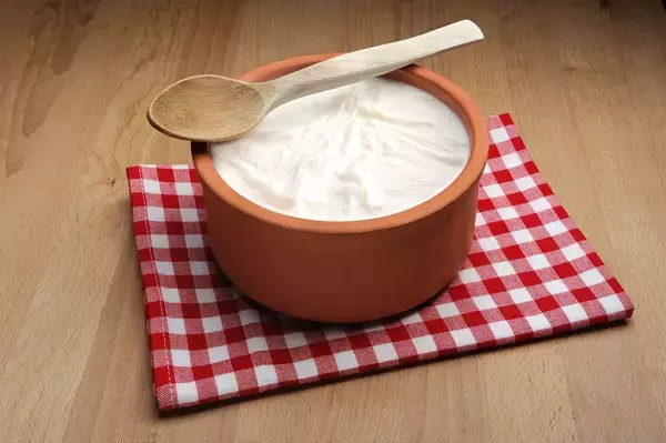 「5月のメンタル不調はこれで整える…管理栄養士がヨーグルトに必ず入れるコンビニで買える食材」の画像
