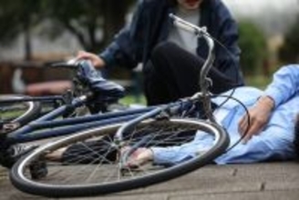 自転車事故で始まる｢慰謝料地獄のリアル｣をご存じか…無保険で歩行者をはねた25歳男性の"末路"