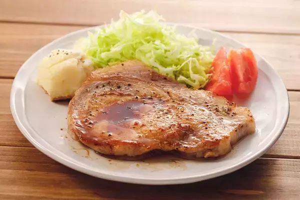 「納豆に一つまみかけるだけ…血液サラサラ効果と全身の老化防止効果を爆上げするどこの家にもある"調味料"」の画像