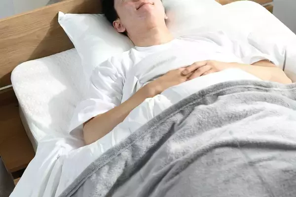 ｢いびき｣を放置すると最悪の場合､死に至る…耳鼻科医が｢今夜､確認して｣と呼びかける"理想的な枕の高さ"