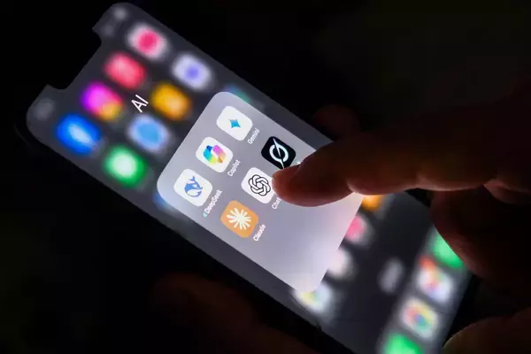 「ChatGPTに｢エロい女性学者｣になりきってもらい…恋愛を諦めた44歳バツイチ男性のあまりに虚しい背中」の画像