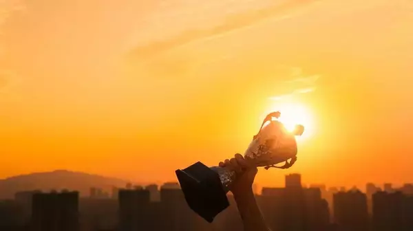 「高市総理は｢自民の勝ちパターン｣に持ち込めるか…支持率82%｢イケイケ女性宰相｣の長期政権化を阻む｢厚い壁｣」の画像