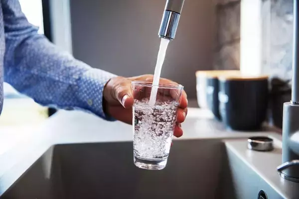 まずは1週間､朝起きたらコップ一杯の水を飲むだけでいい…自律神経の専門家が断言｢体の不調を整える習慣｣