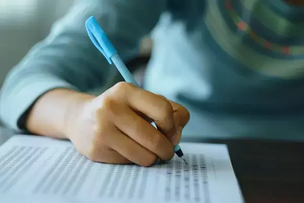 ｢生まれ月の格差｣は小学校以降もずっと続く…東大教授がデータで示す｢早生まれが直面する偏差値5の壁｣