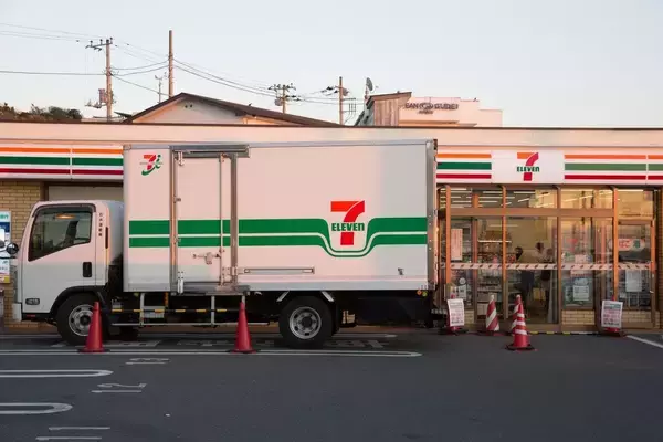 「日本人が描いた｢焼肉を食べる米兵｣イラストが大拡散…海外メディアが｢日本語のX投稿｣に興味津々のワケ」の画像