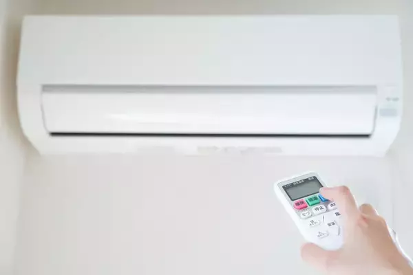 そりゃ夏の電気代がかさむわけだ…｢上か下か真ん中か｣効率的に涼しい空間をつくる"冷房の風の向き"