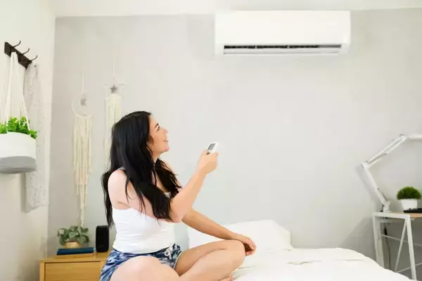 「そりゃ夏の電気代がかさむわけだ…｢上か下か真ん中か｣効率的に涼しい空間をつくる"冷房の風の向き"」の画像