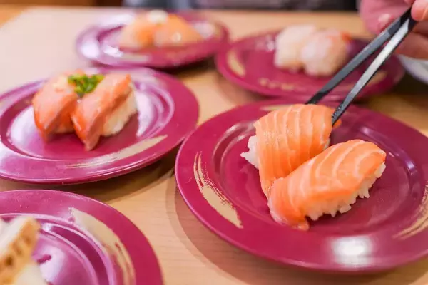 なぜ中国人は14時間待ちでも｢スシロー｣が食べたいのか…2年で撤退した｢くら寿司｣との明暗を分けた出店戦略