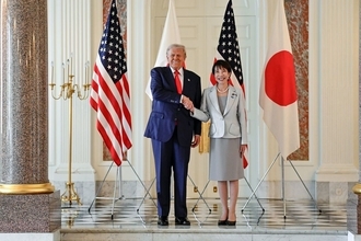 首脳会談の背景にある国旗はなぜヨレずに美しいのか…｢ホワイトハウスの裏方｣が語る､ミリ単位の美のルール