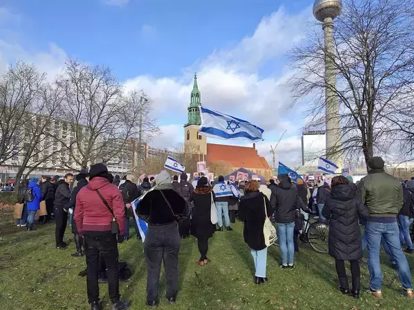 互いに｢恥を知れ｣と罵り合う…ホロコースト追悼の日のベルリンで露呈した"決定的な分断"