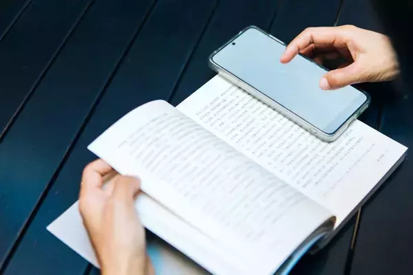 読書中､本を置いてレビューを検索したくなってしまう…｢昔より集中できなくなった人｣に起きている変化