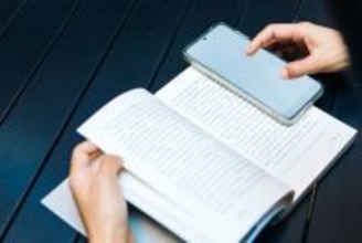 読書中､本を置いてレビューを検索したくなってしまう…｢昔より集中できなくなった人｣に起きている変化