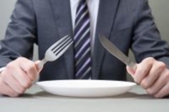 ｢格安スマホ｣と｢安くて早いランチ｣では損する…ホリエモンが｢ケチらずお金を注ぎ込め｣と説く"2つの投資先"